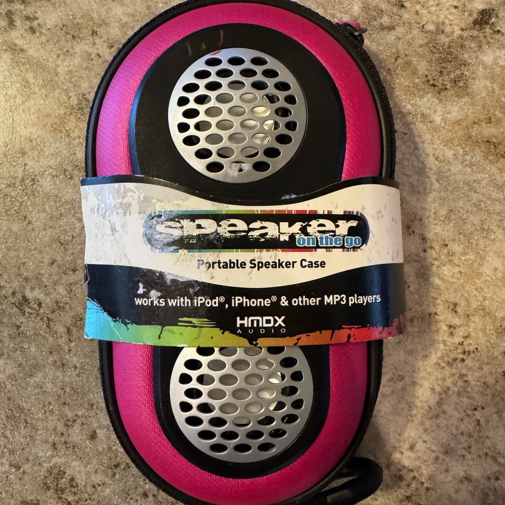 NWT HMDX Speaker-On-The-Go portable speaker case. Pink & Black
